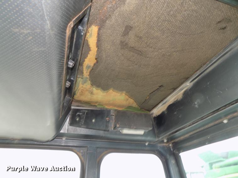 image for item DE7668 1980 John Deere 2280 windrower