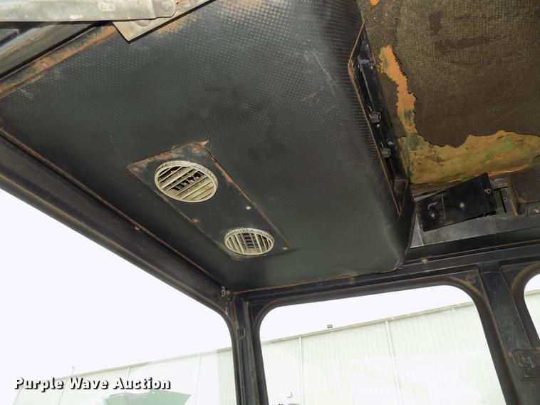 image for item DE7668 1980 John Deere 2280 windrower