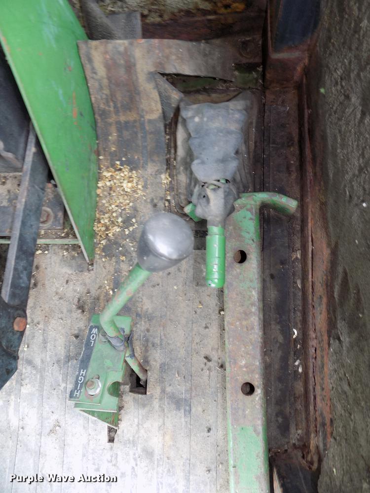 image for item DE7668 1980 John Deere 2280 windrower