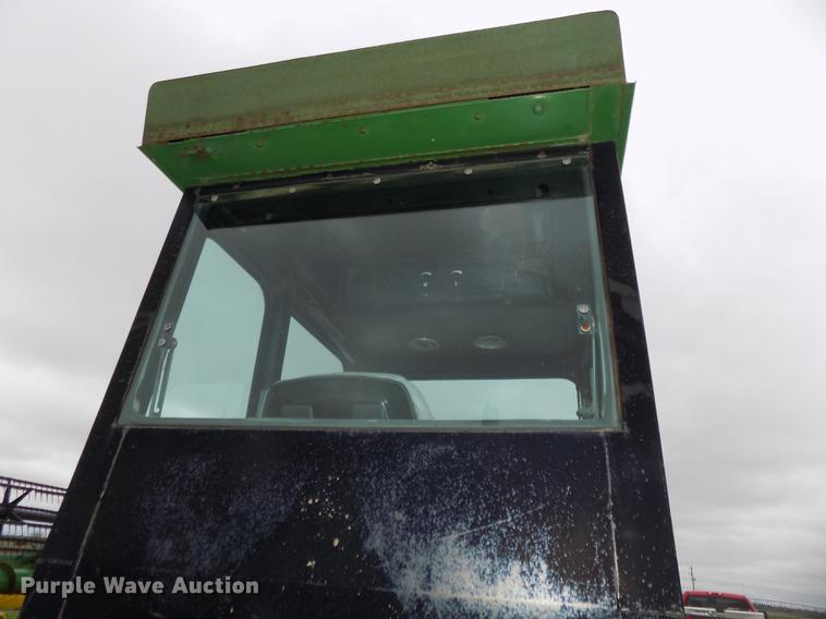 image for item DE7668 1980 John Deere 2280 windrower