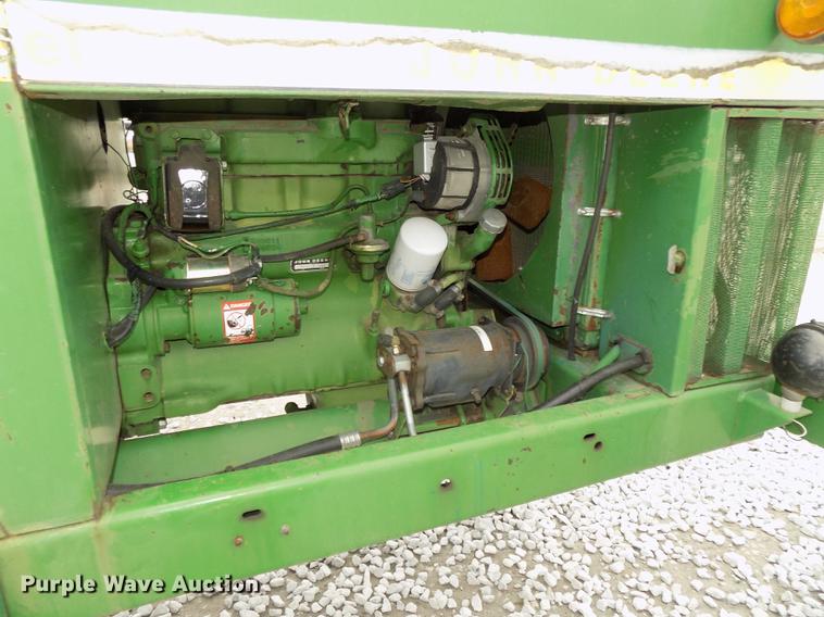 image for item DE7668 1980 John Deere 2280 windrower