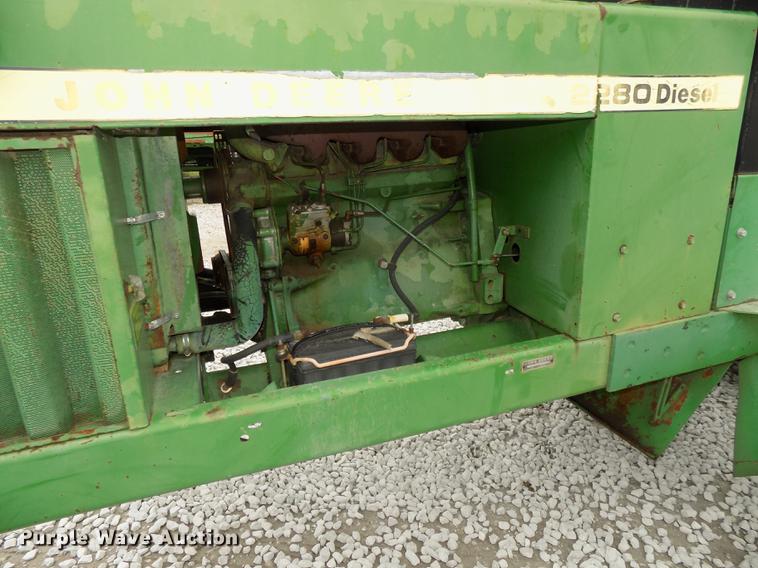 image for item DE7668 1980 John Deere 2280 windrower
