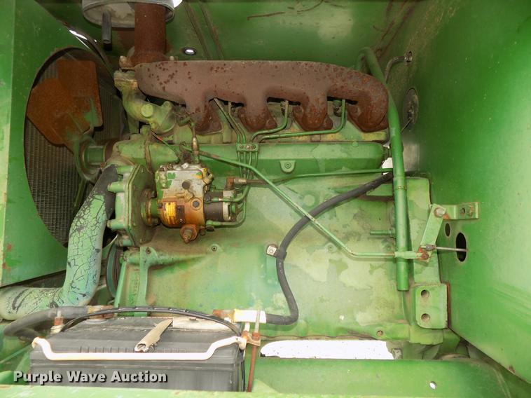 image for item DE7668 1980 John Deere 2280 windrower