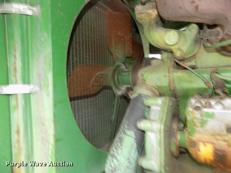 image for item DE7668 1980 John Deere 2280 windrower