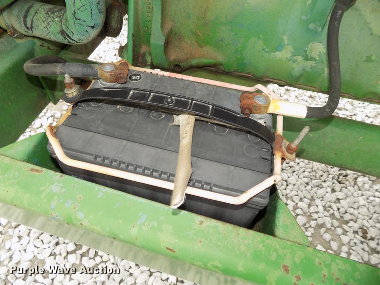 image for item DE7668 1980 John Deere 2280 windrower