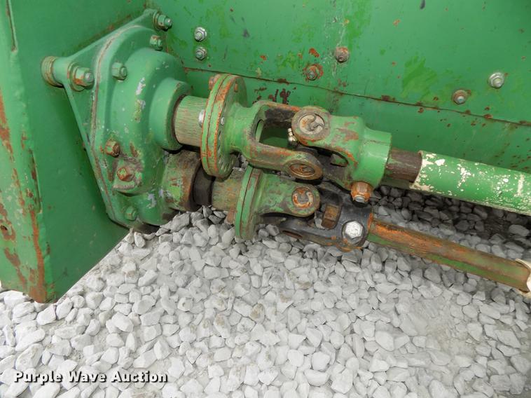 image for item DE7668 1980 John Deere 2280 windrower