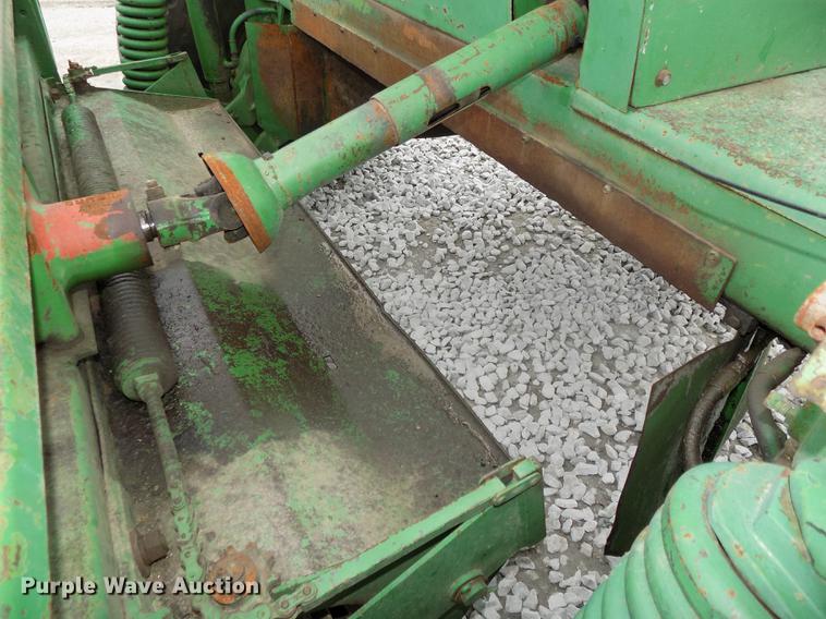image for item DE7668 1980 John Deere 2280 windrower