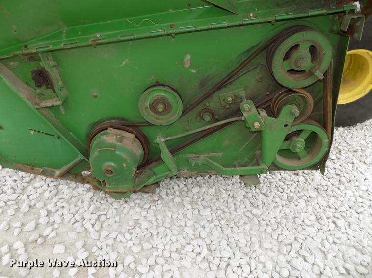 image for item DE7668 1980 John Deere 2280 windrower