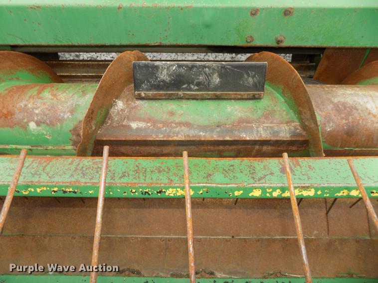 image for item DE7668 1980 John Deere 2280 windrower