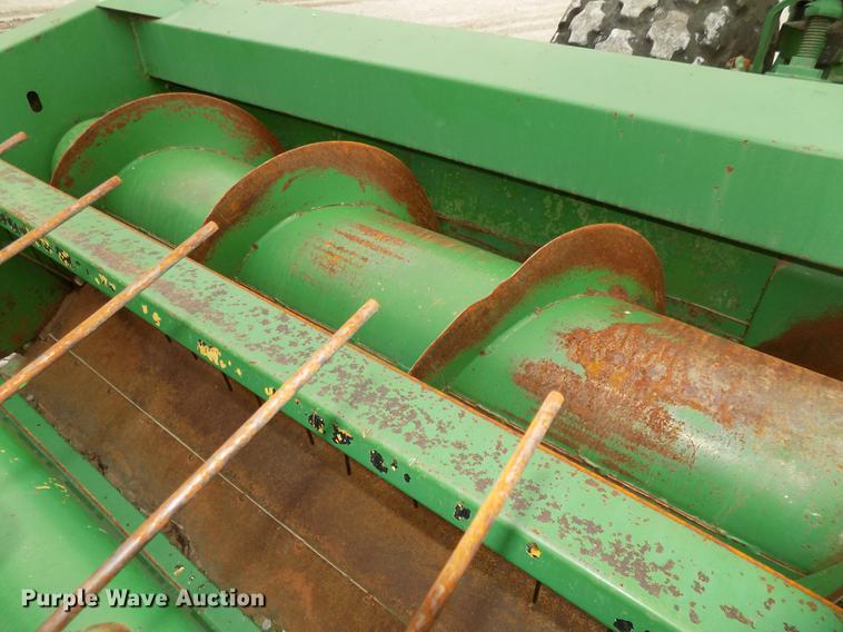 image for item DE7668 1980 John Deere 2280 windrower