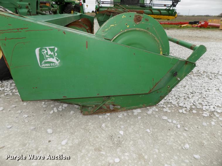 image for item DE7668 1980 John Deere 2280 windrower