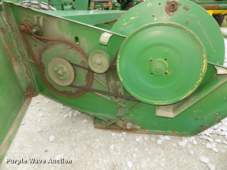 image for item DE7668 1980 John Deere 2280 windrower