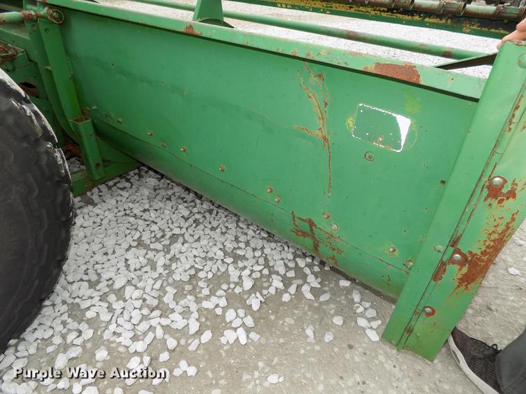 image for item DE7668 1980 John Deere 2280 windrower