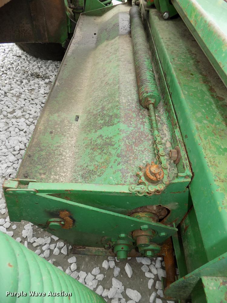 image for item DE7668 1980 John Deere 2280 windrower