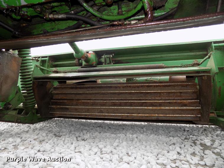 image for item DE7668 1980 John Deere 2280 windrower