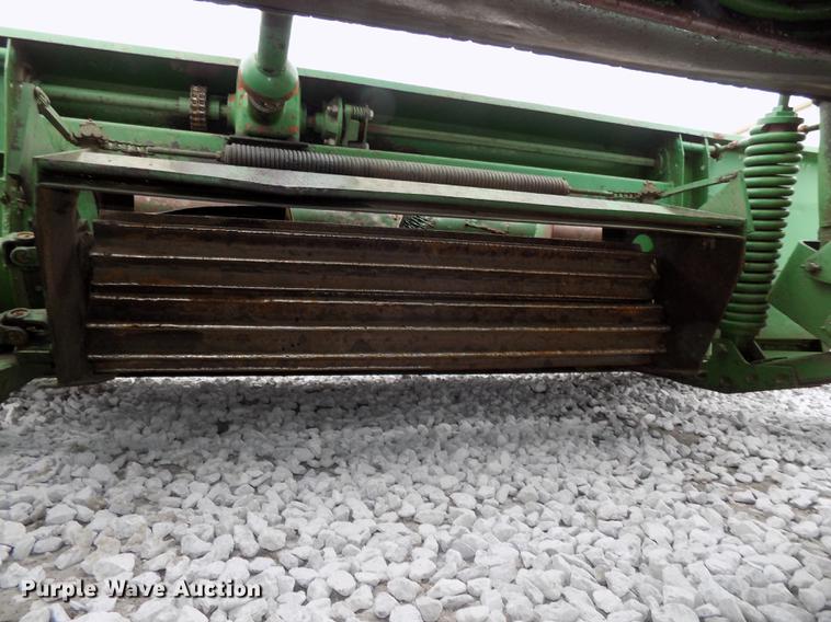 image for item DE7668 1980 John Deere 2280 windrower