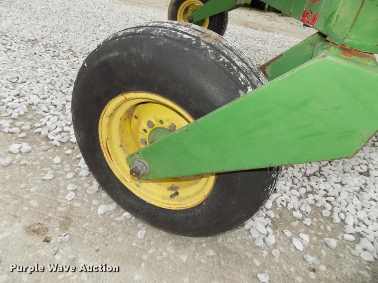 image for item DE7668 1980 John Deere 2280 windrower