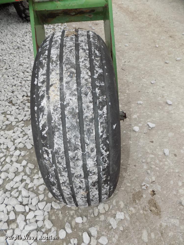 image for item DE7668 1980 John Deere 2280 windrower