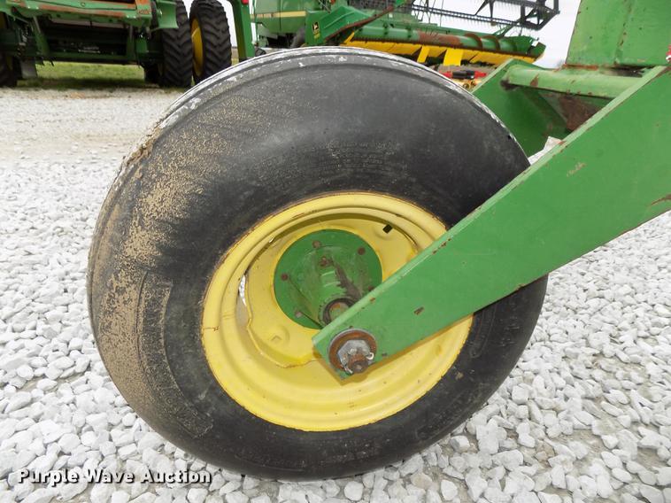 image for item DE7668 1980 John Deere 2280 windrower