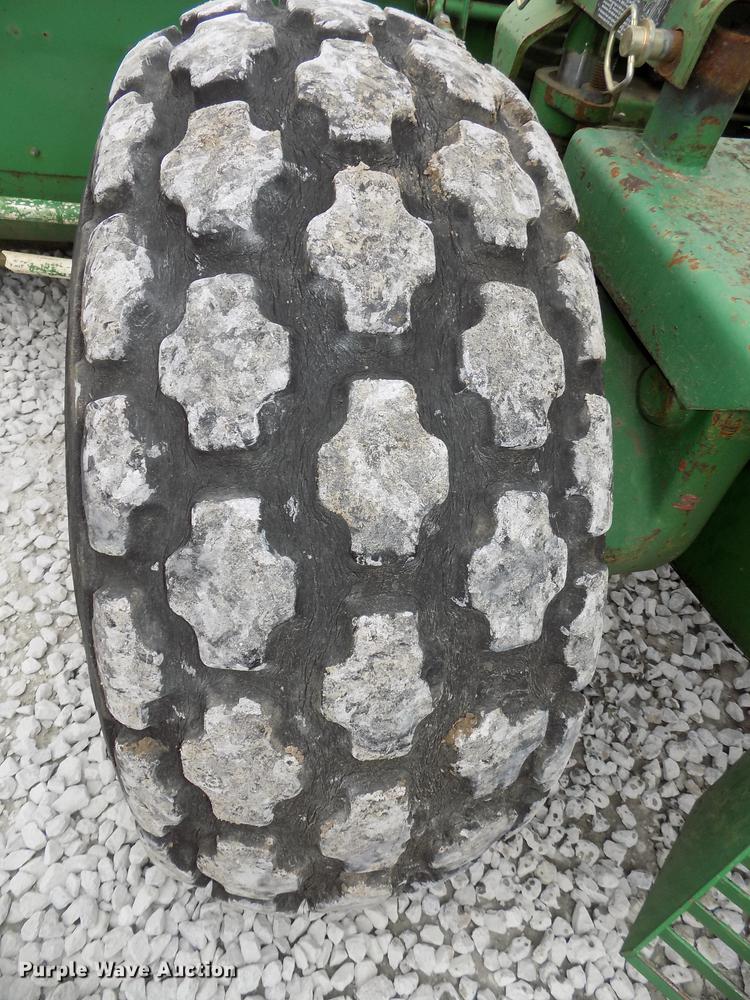 image for item DE7668 1980 John Deere 2280 windrower