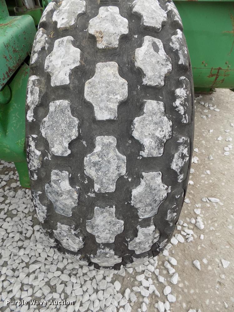 image for item DE7668 1980 John Deere 2280 windrower