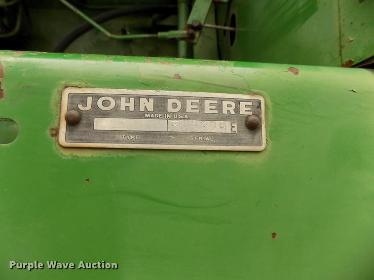 image for item DE7668 1980 John Deere 2280 windrower