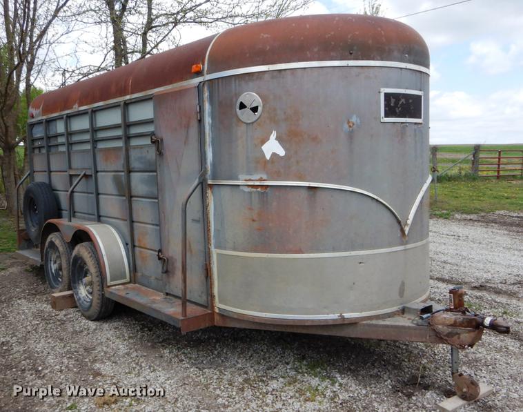 image for item DE8334 1987 WW livestock trailer