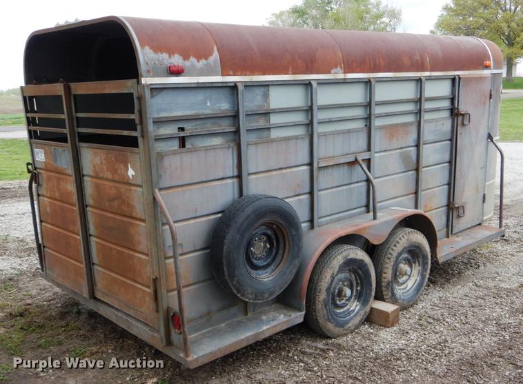 image for item DE8334 1987 WW livestock trailer