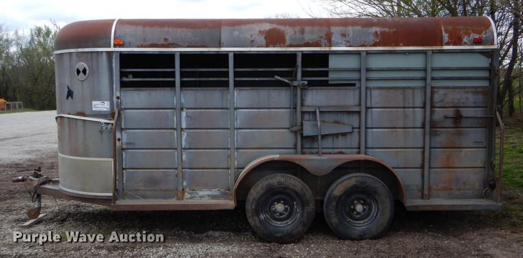 image for item DE8334 1987 WW livestock trailer
