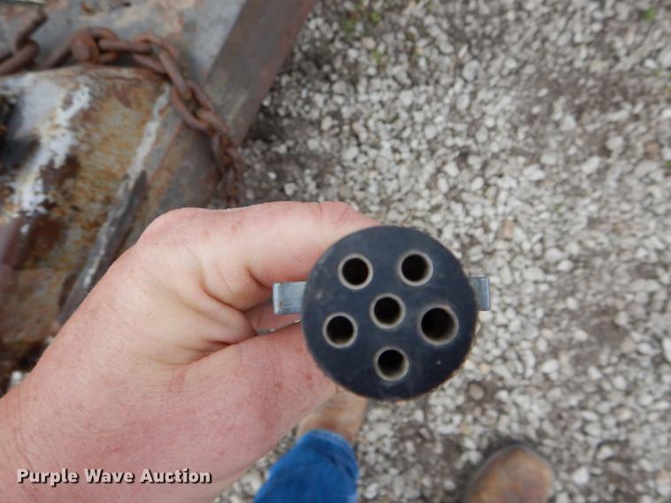 image for item DE8334 1987 WW livestock trailer