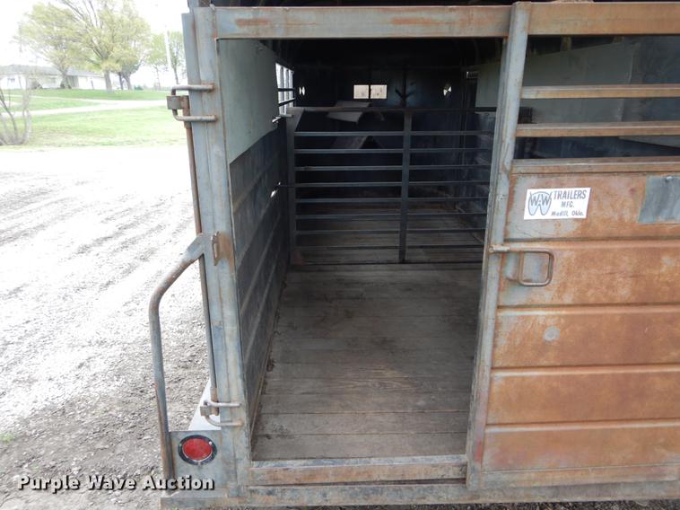 image for item DE8334 1987 WW livestock trailer