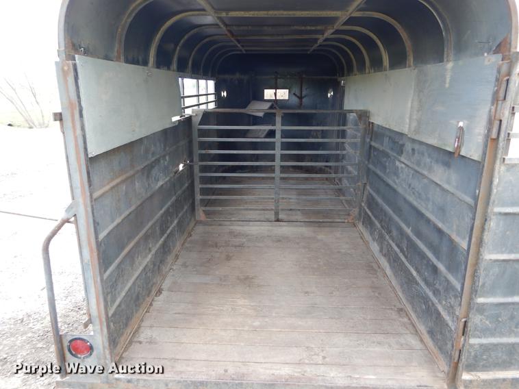 image for item DE8334 1987 WW livestock trailer