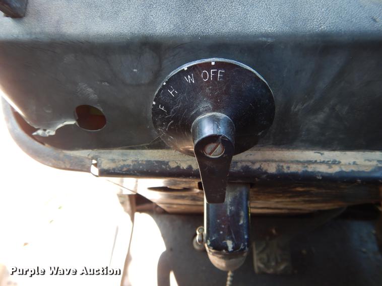 image for item DE8382 1973 John Deere 4230 tractor