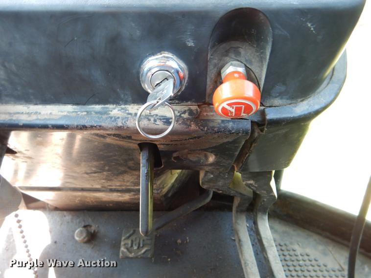 image for item DE8382 1973 John Deere 4230 tractor