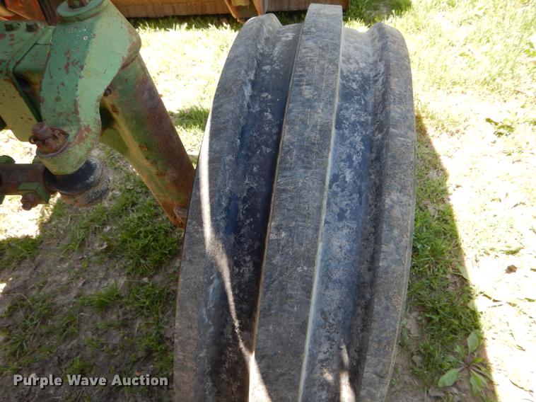 image for item DE8382 1973 John Deere 4230 tractor