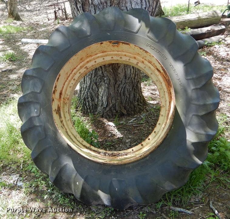 image for item DE8382 1973 John Deere 4230 tractor