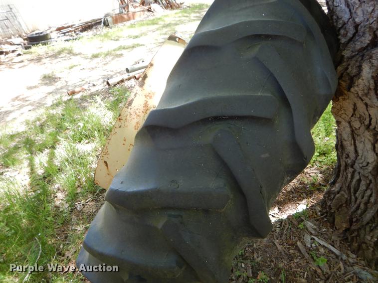 image for item DE8382 1973 John Deere 4230 tractor