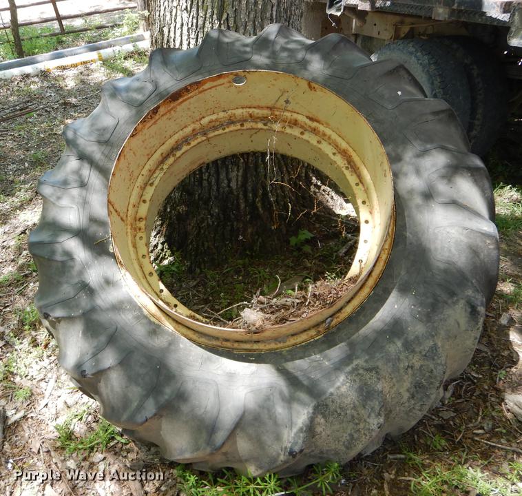 image for item DE8382 1973 John Deere 4230 tractor