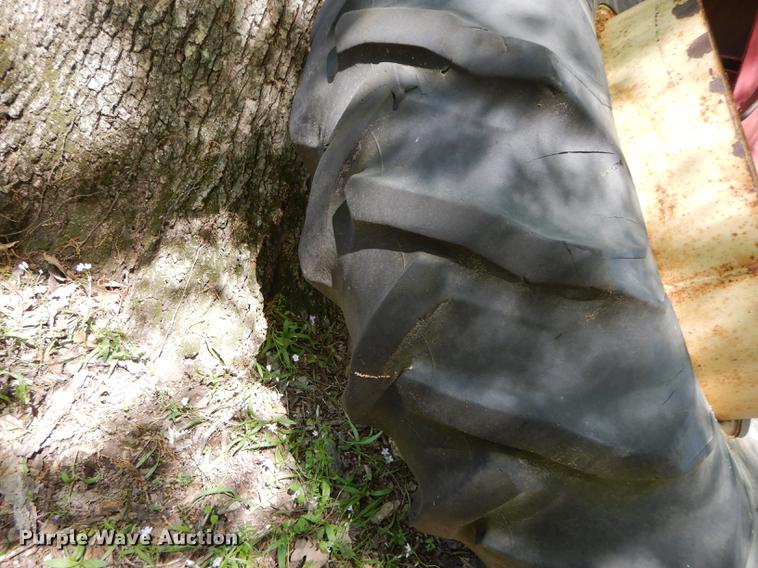 image for item DE8382 1973 John Deere 4230 tractor