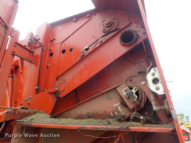 image for item DF1176 Hesston 856A round baler