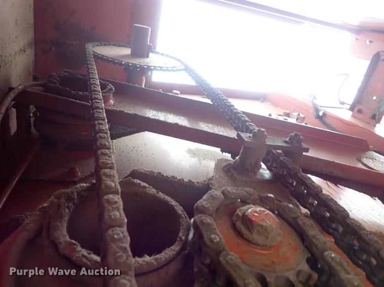 image for item DF1176 Hesston 856A round baler