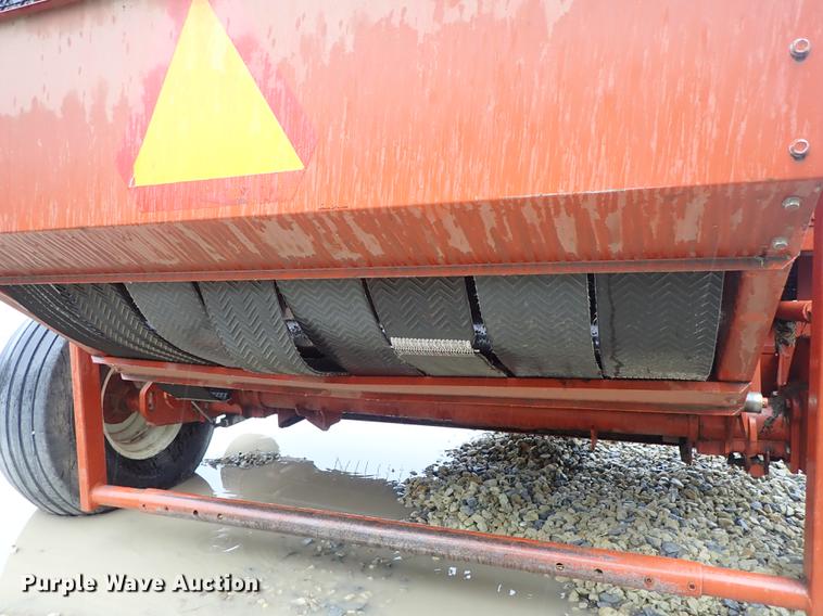 image for item DF1176 Hesston 856A round baler