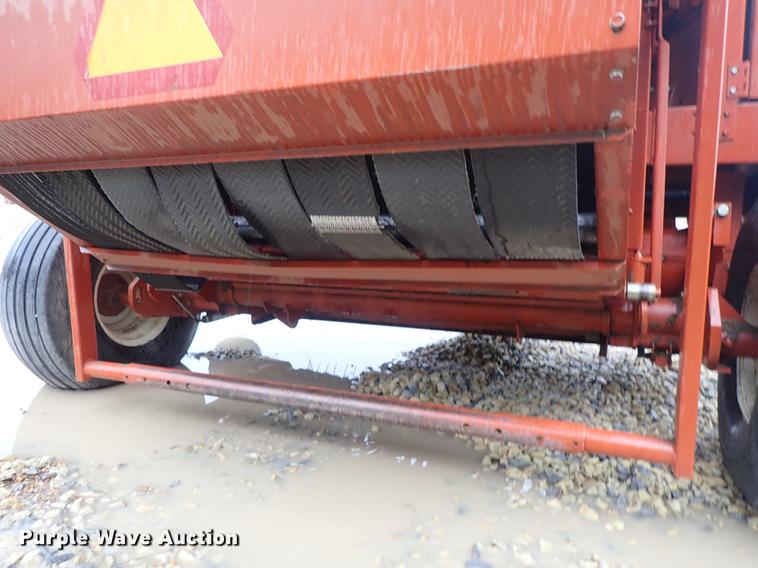 image for item DF1176 Hesston 856A round baler
