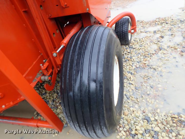 image for item DF1176 Hesston 856A round baler