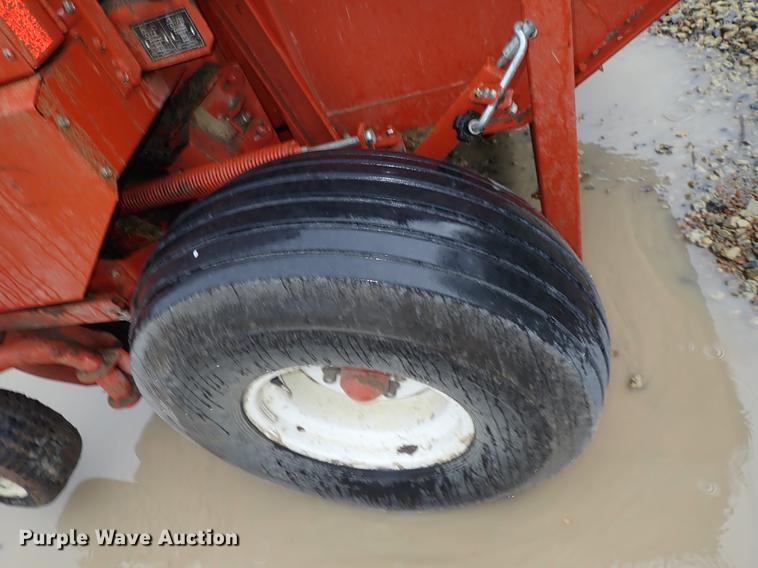 image for item DF1176 Hesston 856A round baler