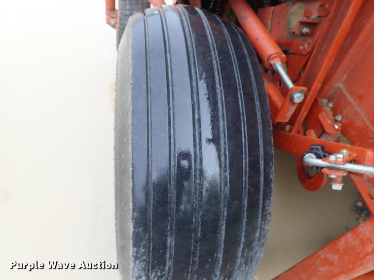 image for item DF1176 Hesston 856A round baler
