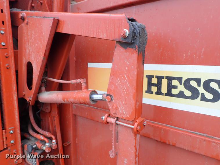 image for item DF1176 Hesston 856A round baler