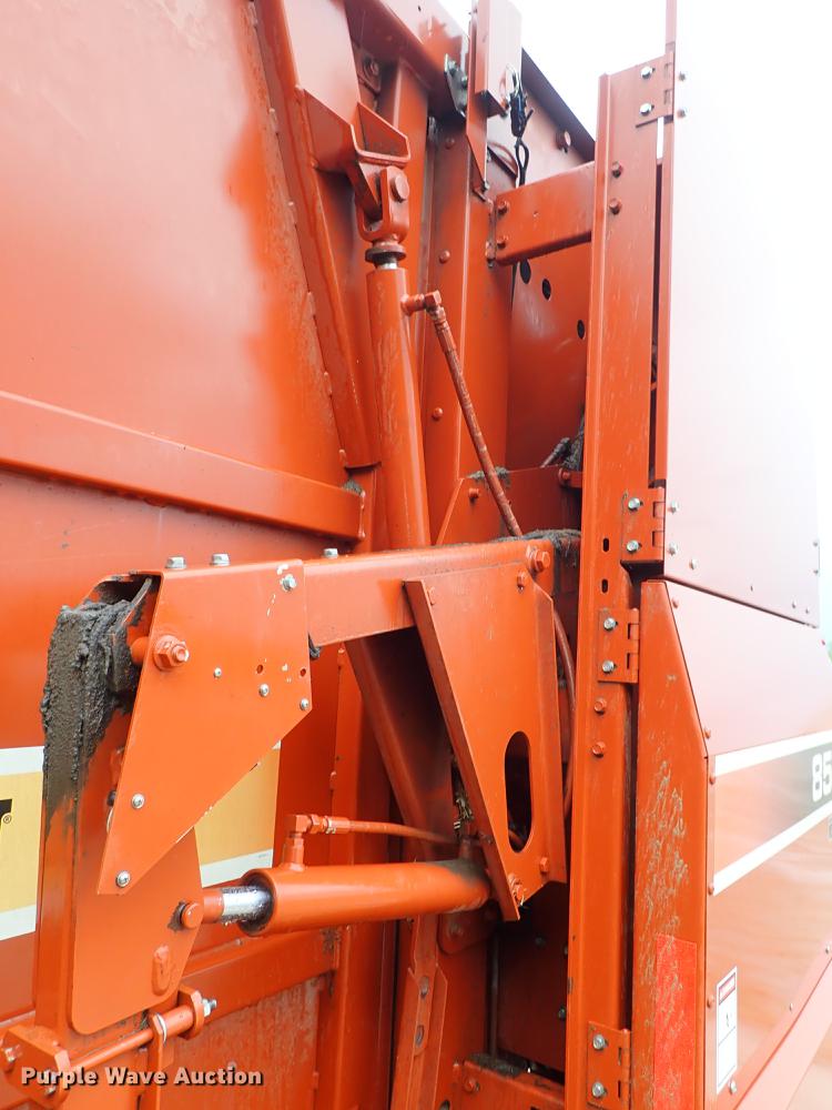 image for item DF1176 Hesston 856A round baler