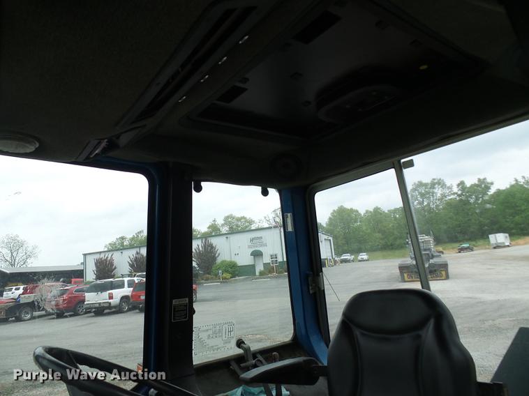 image for item DF7253 1989 Ford 6610 tractor