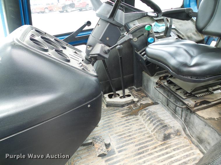 image for item DF7253 1989 Ford 6610 tractor